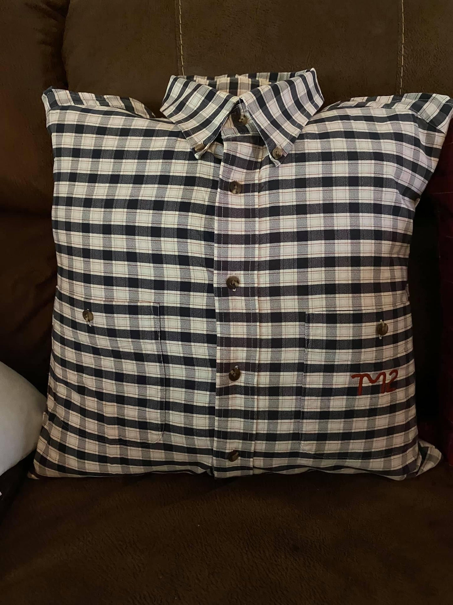 Collared memory pillow